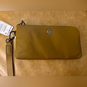 New Lululemon Curved Wristlet NTW